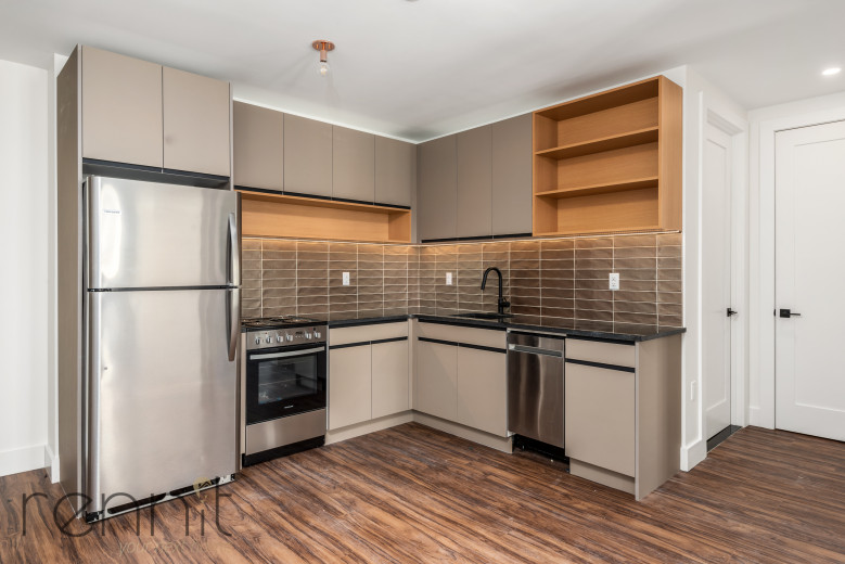 26-25 3rd St, Apt 403B Image 3