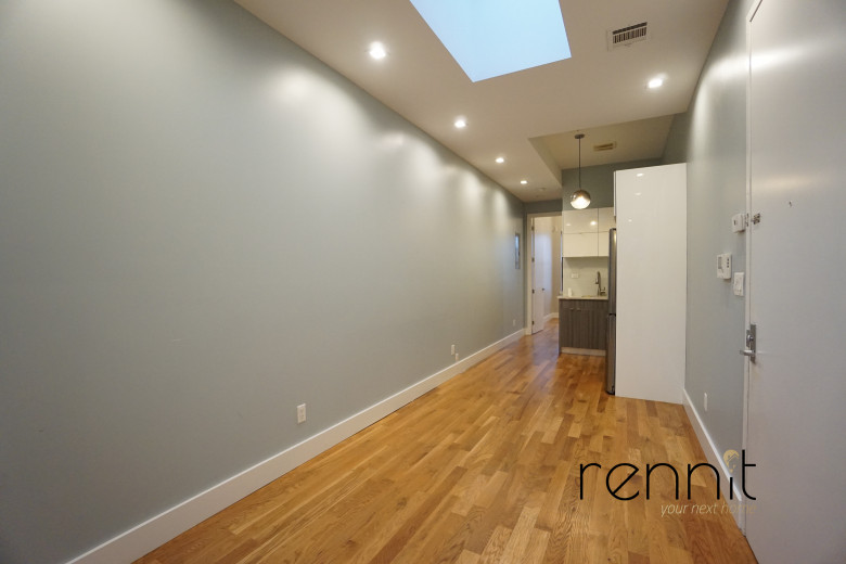 377 Manhattan Ave, Apt 2L Image 2