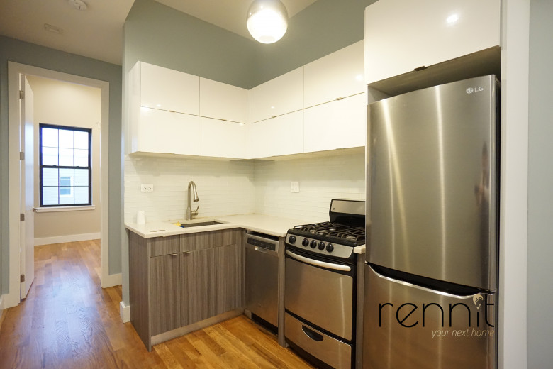 377 Manhattan Ave, Apt 2L Image 3