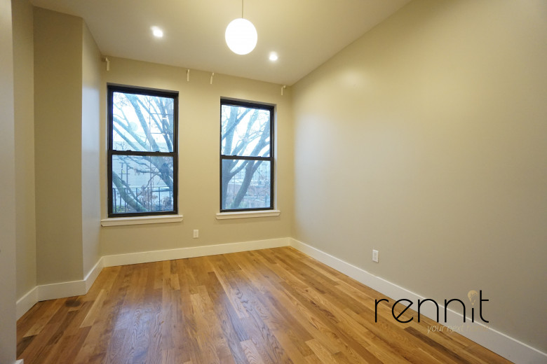 377 Manhattan Ave, Apt 2L Image 4