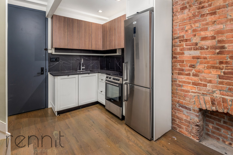 816 St Johns Pl, Apt 2R Image 2