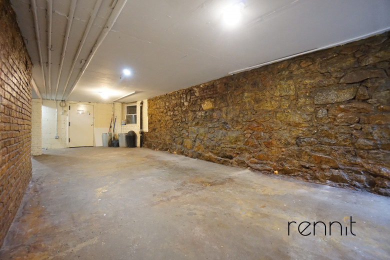 351 Vernon Ave, Apt Commercial Image 1