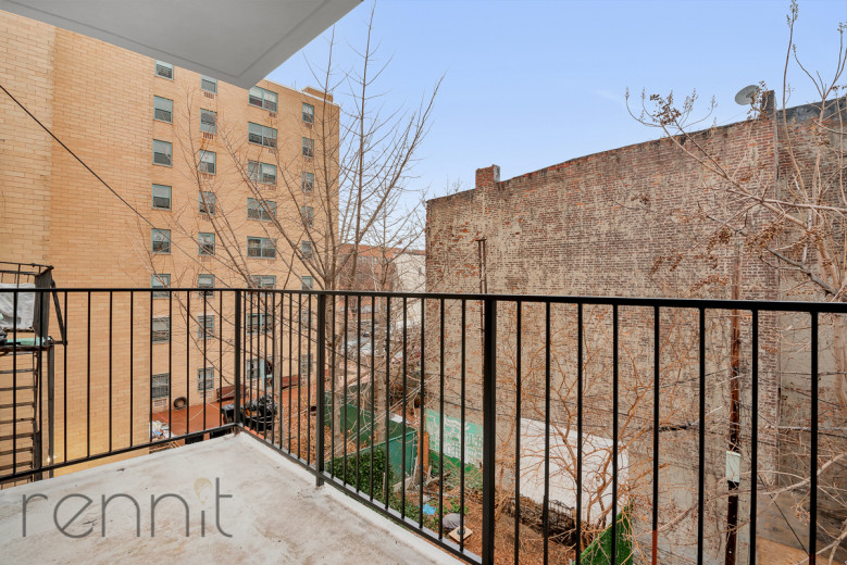 311 Wilson Ave, Apt 2B Image 4