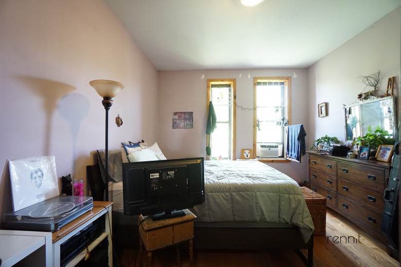 420 Melrose St, Apt 3R Image 4