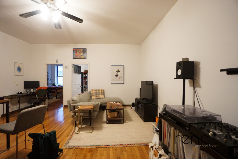 548 Hart St, Apt 1R Image 8