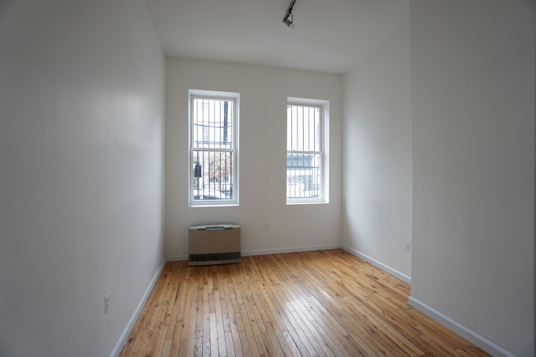 235 Troutman, Apt St Image 3