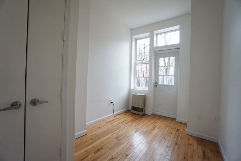 235 Troutman, Apt St Image 5