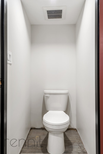 127 Thames Street, Apt 1L Image 13