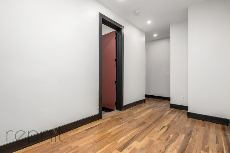 127 Thames Street, Apt 1L Image 3