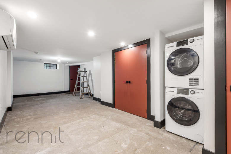 127 Thames Street, Apt 1L Image 9