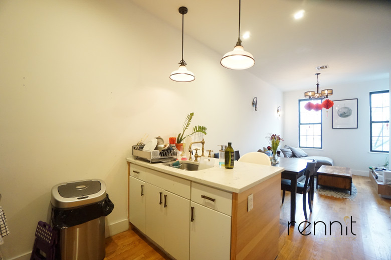 376 Bleecker St, Apt 2 Image 3