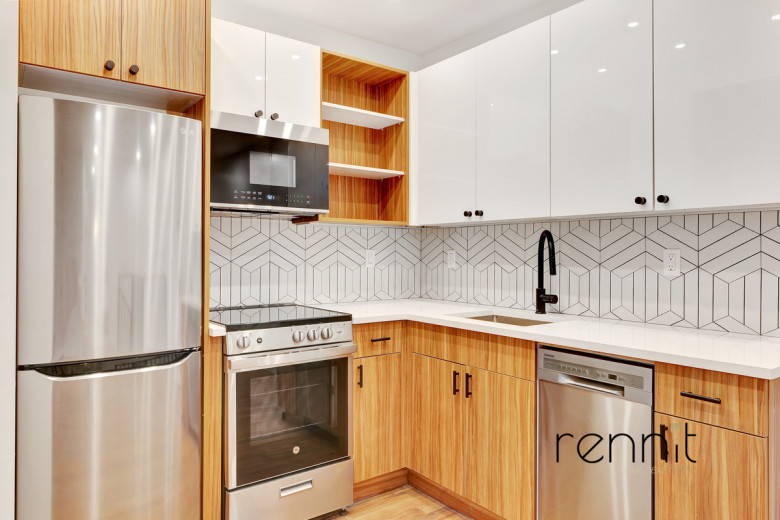 770 Lexington Ave, Apt 2C Image 3
