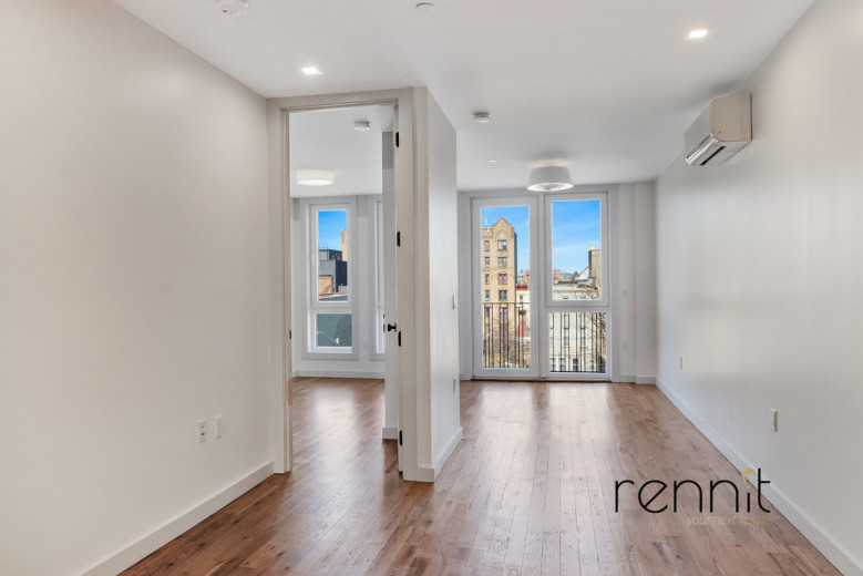 770 Lexington Ave, Apt 2C Image 4