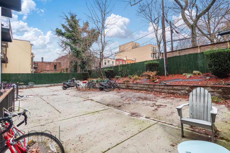 211 Troy Ave, Apt 2A Image 15