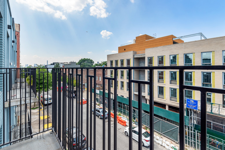 770 Lexington Ave, Apt 3A Image 11