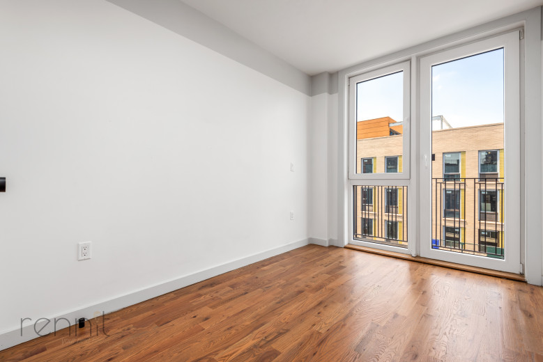 770 Lexington Ave, Apt 3A Image 4