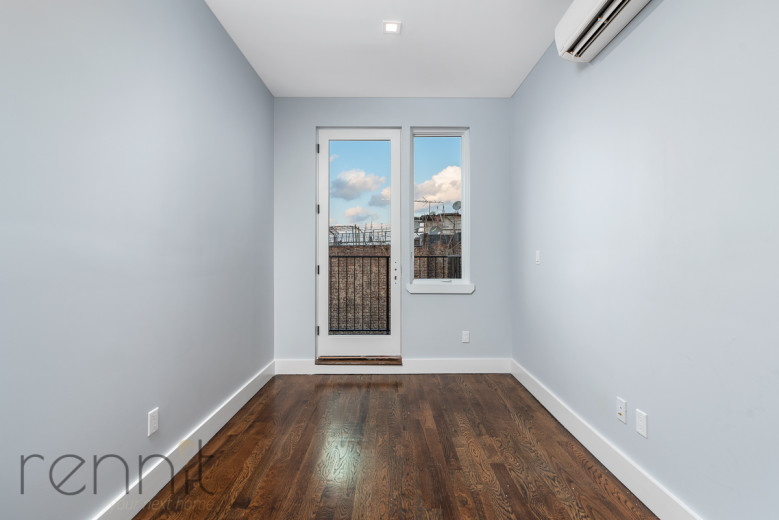 311 Wilson Ave, Apt 4B Image 2