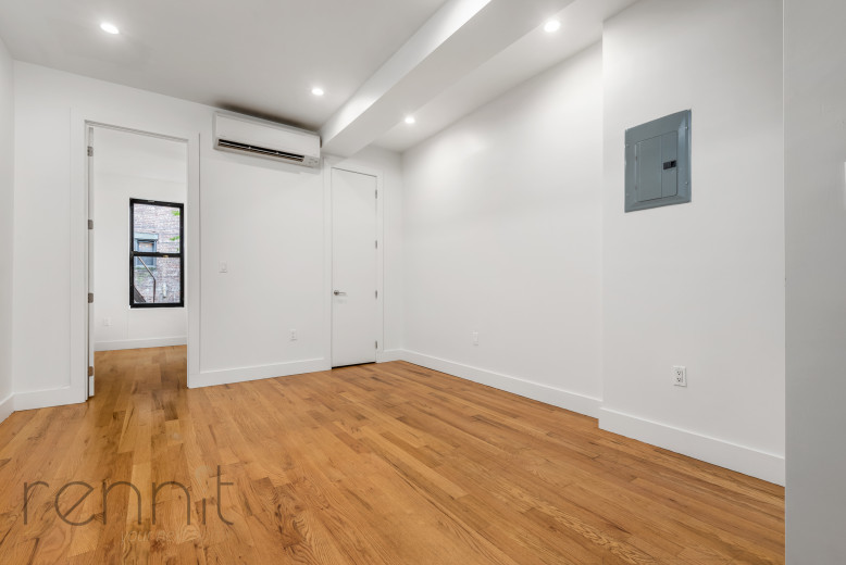 26 Irving Ave, Apt 1R Image 4