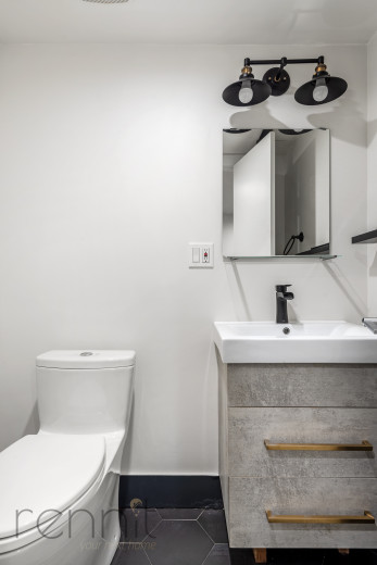 26 Irving Ave, Apt 1R Image 8
