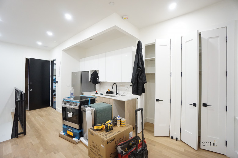 332 Myrtle Ave, Apt 1A Image 1