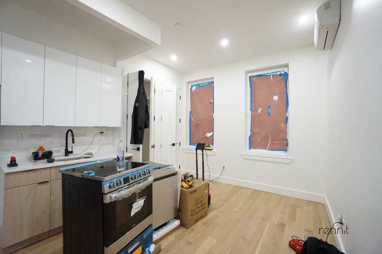 332 Myrtle Ave, Apt 1A Image 4