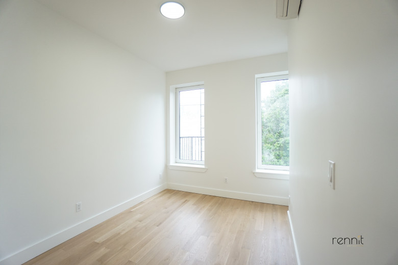 332 Myrtle Ave, Apt 3B Image 4