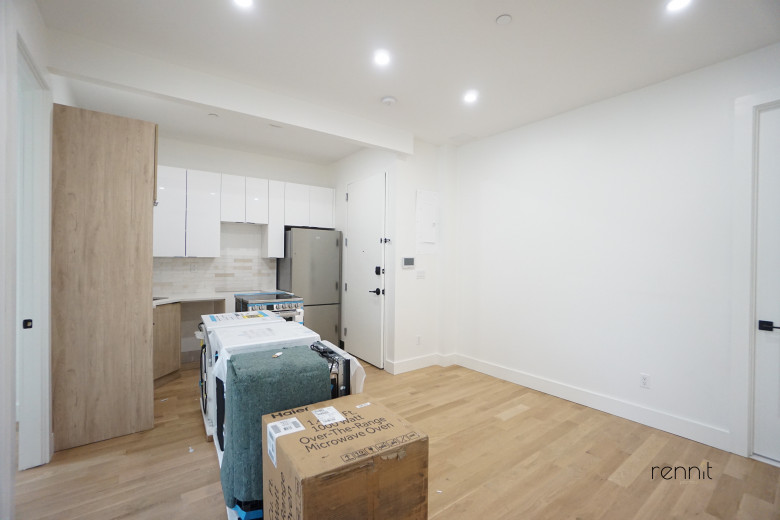 332 Myrtle Ave, Apt 3B Image 8