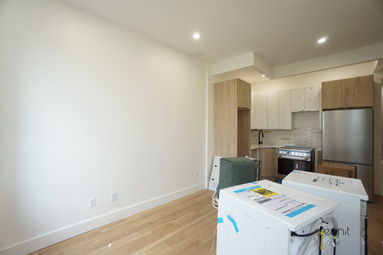 332 Myrtle Ave, Apt 4F Image 4
