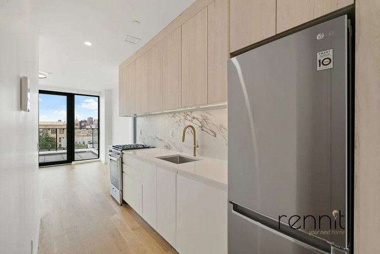 375 Dean St, Apt 701 Image 4