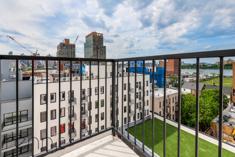26-24 4th St, Apt 707A Image 3
