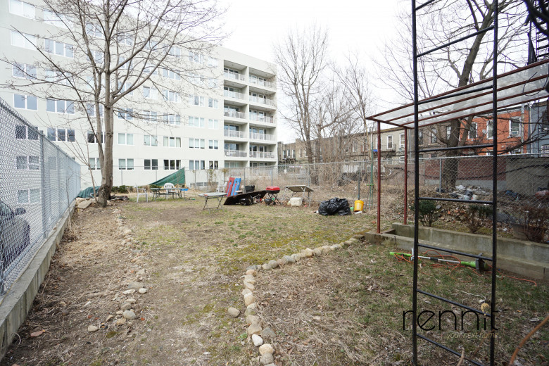 823 St Johns Pl, Apt 1B Image 1