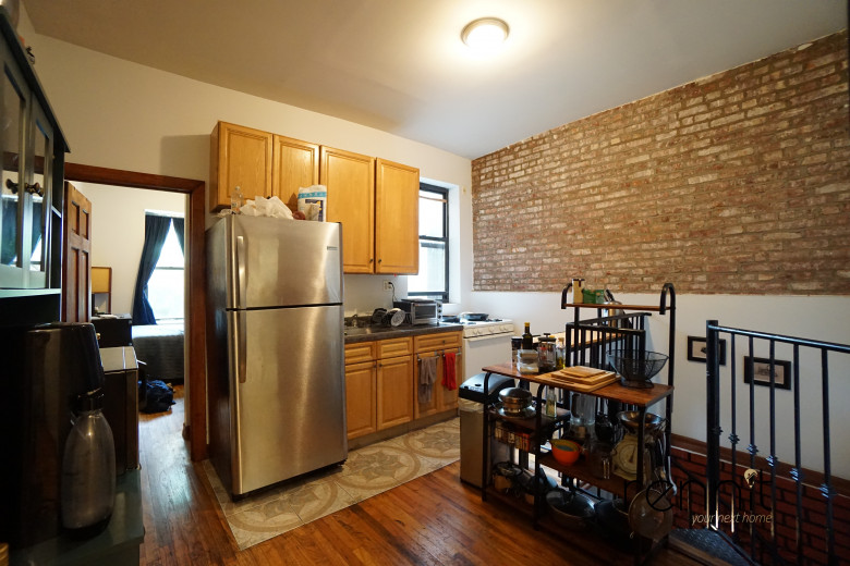823 St Johns Pl, Apt 1B Image 2