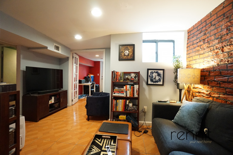 823 St Johns Pl, Apt 1B Image 8