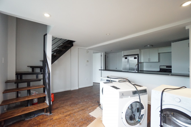 299 McGuinness Blvd, Apt 2B Image 2