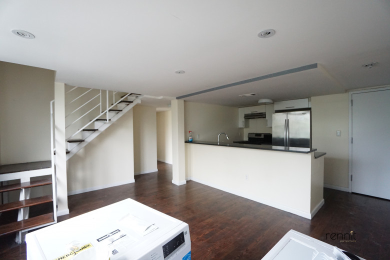 293 McGuinness Blvd, Apt 2B Image 2
