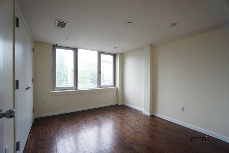 293 McGuinness Blvd, Apt 2B Image 4
