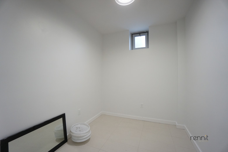 287 McGuinness Blvd, Apt 1C Image 9