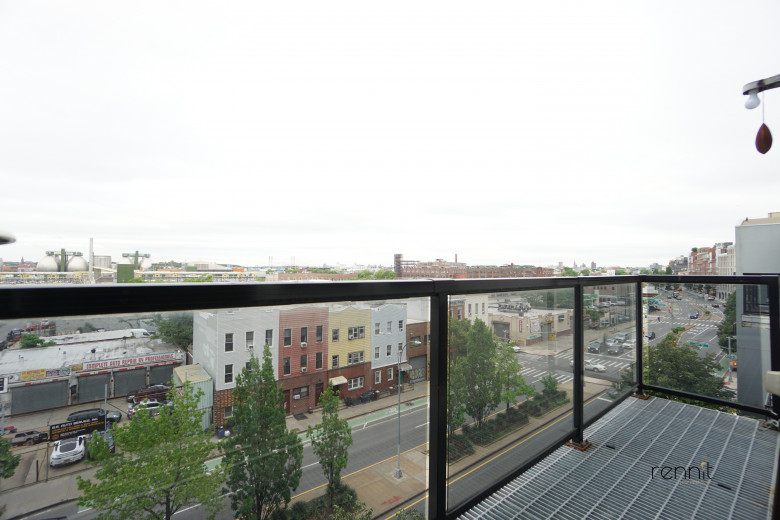 299 McGuinness Blvd, Apt 4C Image 2