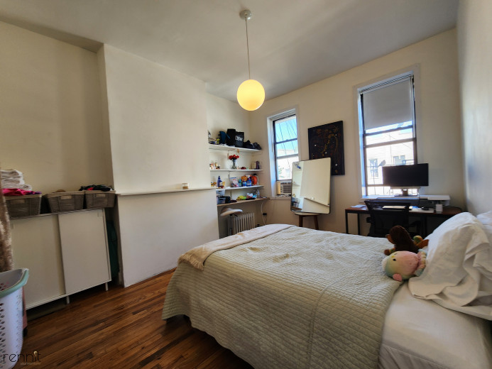 299 Stanhope St, Apt 3R Image 2