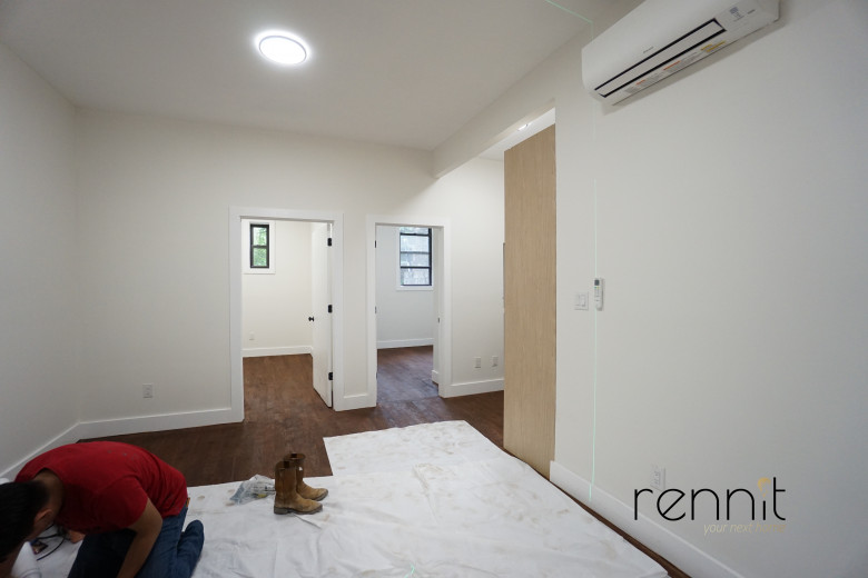 553 E 26th St, Apt 1R Image 4