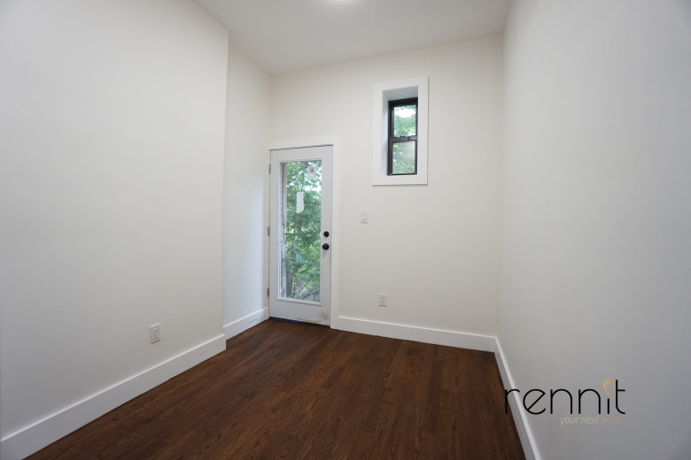 553 E 26th St, Apt 1R Image 6
