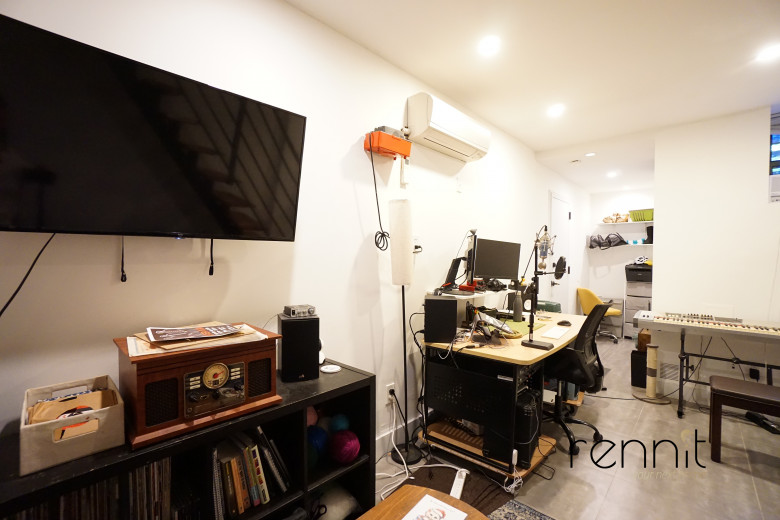336 Chauncey St, Apt 1D Image 11