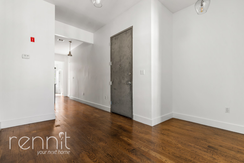 377 Manhattan Ave, Apt 2R Image 2