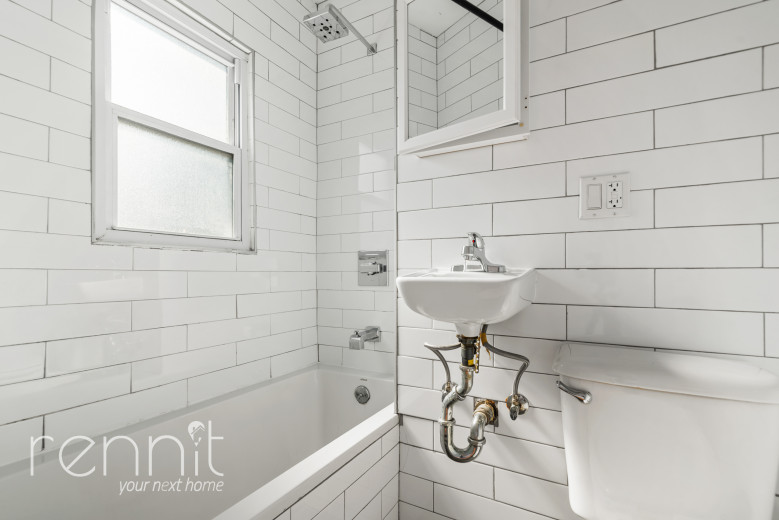 377 Manhattan Ave, Apt 2R Image 10