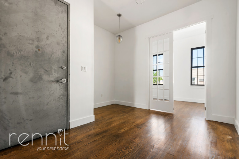 377 Manhattan Ave, Apt 2R Image 3