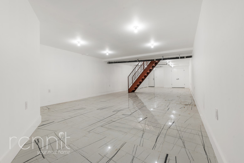 553 E 26th St, Apt Commercial Image 11