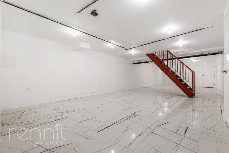 553 E 26th St, Apt Commercial Image 12