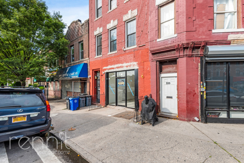 553 E 26th St, Apt Commercial Image 15