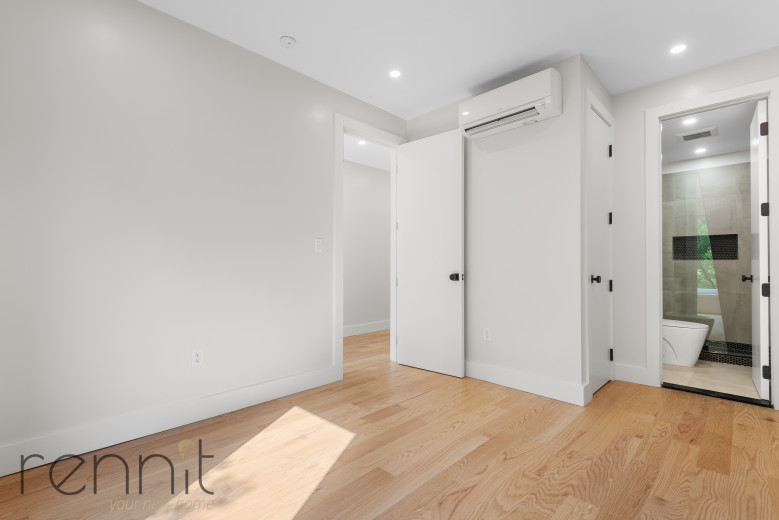 331 Bedford Ave, Apt 3 Image 11