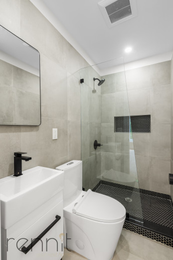 331 Bedford Ave, Apt 3 Image 12